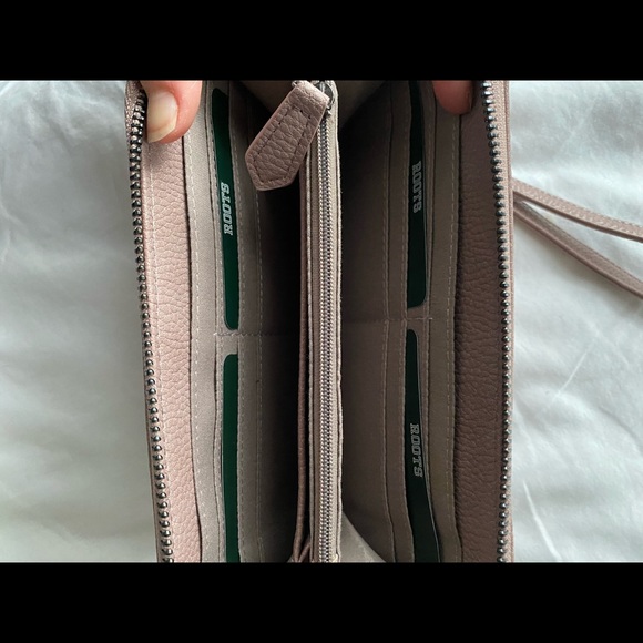 NEW Roots Zip Around Clutch wallet - Picture 4 of 6